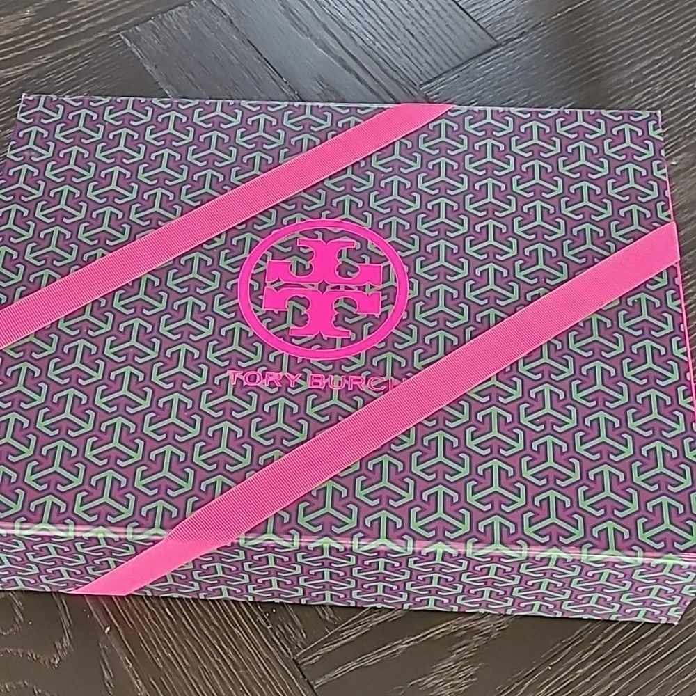 NWT Tory Burch Ribbed Merino Wool Oblong Scarf and Hat/Mitten Set